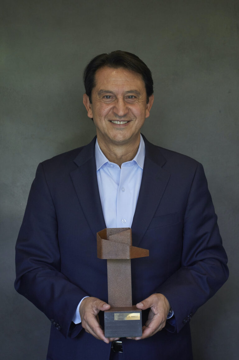 José Muñoz Presidente de Hyundai recibe Premio