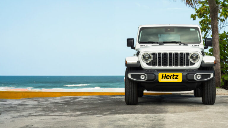 Jeep Wrangler en Hertz para arrendar en sus viajes