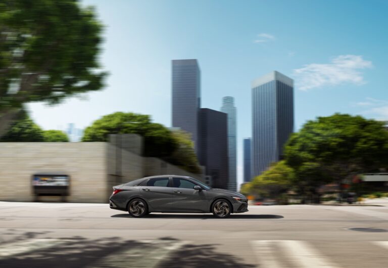 HYUNDAI Elantra Hybrid 2025