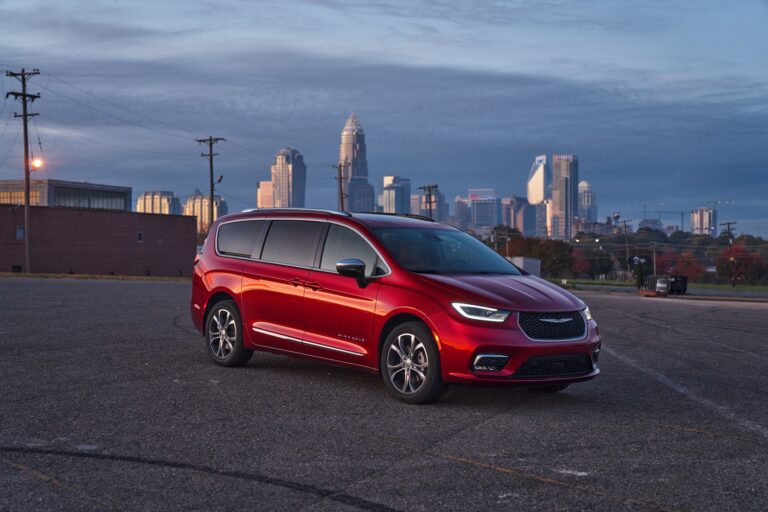 Chrysler Pacifica Pinnacle 2026