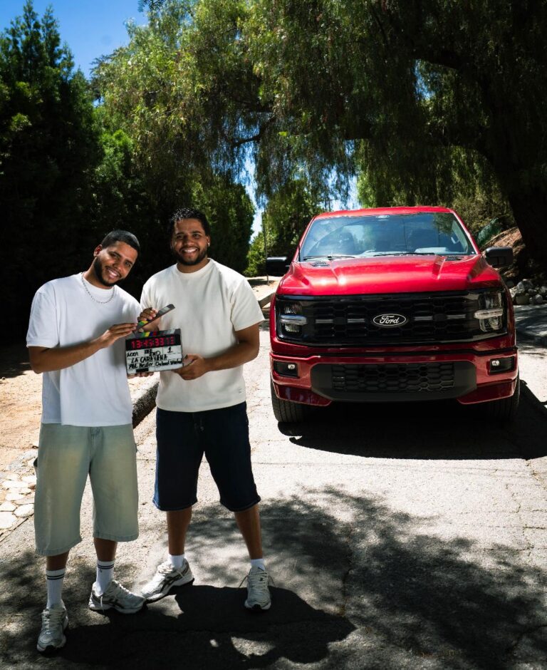 La Caravana un viaje de Ford Latino y los Ventura Twins